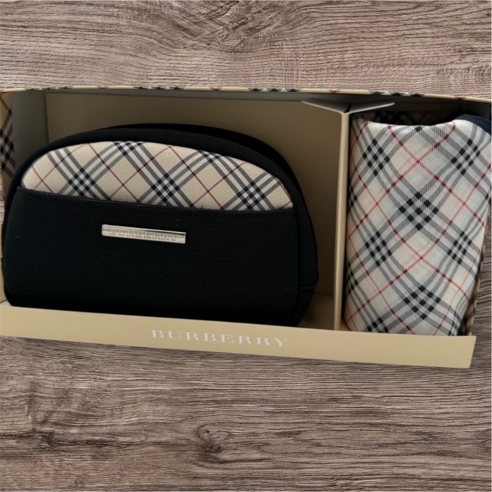 Burberry Cosmetics Case & Handkerchief Gift Set